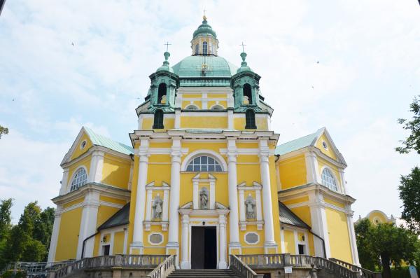 Klasztor filipinów na Świętej Górze. Fot. T Jaraczew- kliknij aby powiększyć