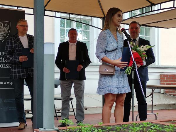 W środę 9 czerwca Klaudia Adamek odebrała z rąk Jacka Bogusławskiego członka Zarządu Województwa Wielkopolskiego stypendium olimpijskie przyznane przez Samorząd Województwa Wielkopolskiego.- kliknij aby powiększyć
