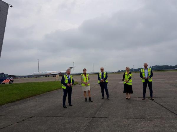 Groningen Airport Eelde jako pierwszy port na świecie tworzy Lotniczą Dolinę Wodorową. W lipcu delegacja Województwa Wielkopolskiego pod przewodnictwem Jacka Bogusławskiego Członka Zarządu Województwa przebywała z wizytą studyjną w Niderlandach. W delegacji udział również wzięli przedstawiciele Portu Lotniczego Poznań-Ławica oraz Departamentu Gospodarki.- kliknij aby powiększyć