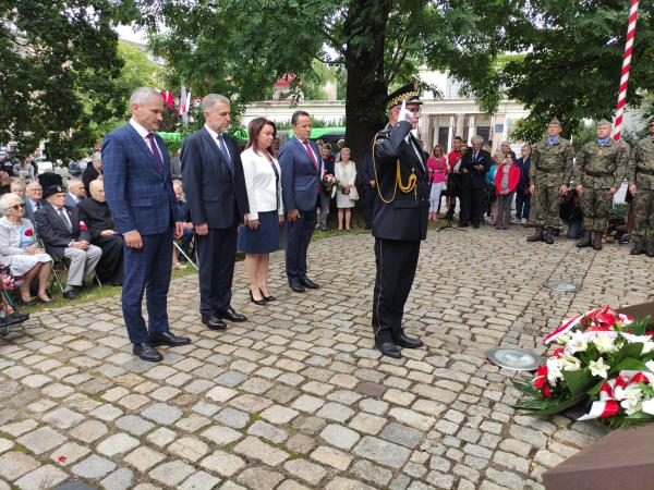 Marszałek Marek Woźniak wziął udział w uroczystych obchodach 77. rocznicy wybuchu Powstania Warszawskiego które odbyły się w niedzielę 1 sierpnia w Poznaniu.- kliknij aby powiększyć