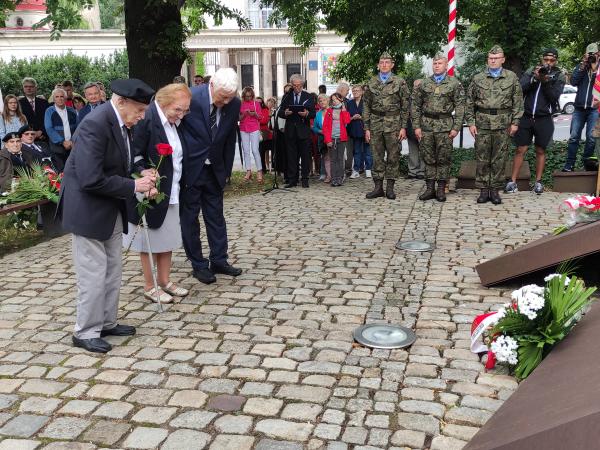 Marszałek Marek Woźniak wziął udział w uroczystych obchodach 77. rocznicy wybuchu Powstania Warszawskiego które odbyły się w niedzielę 1 sierpnia w Poznaniu.- kliknij aby powiększyć