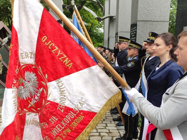 Marszałek Marek Woźniak wziął udział w uroczystych obchodach 77. rocznicy wybuchu Powstania Warszawskiego które odbyły się w niedzielę 1 sierpnia w Poznaniu.- kliknij aby powiększyć