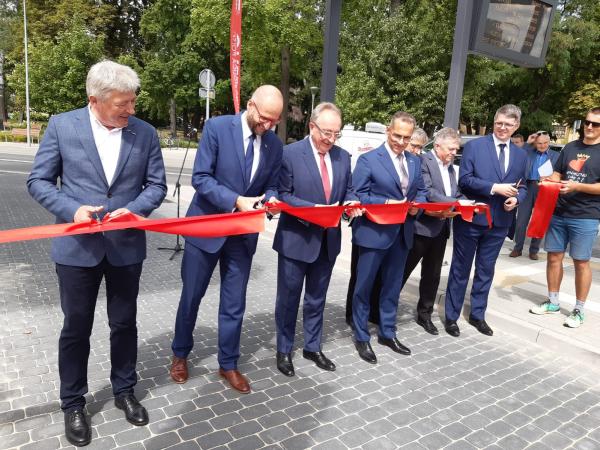 W dniu 2 sierpnia Wojciech Jankowiak Wicemarszałek Województwa Wielkopolskiego wziął udział w uroczystej inauguracji Zintegrowanego Centrum Przesiadkowego w Gnieźnie połączonej z uruchomieniem Gnieźnieńskiego Roweru Miejskiego.- kliknij aby powiększyć