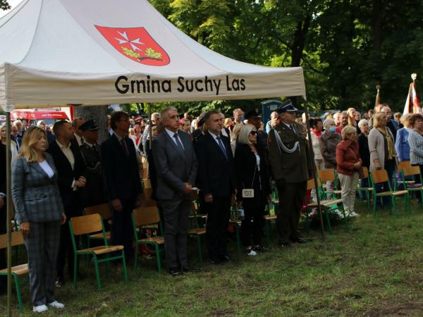 Uroczystości przy Pomniku Ofiar Faszyzmu w Łagiewnikach fot. UG w Suchym Lesie - kliknij aby powiększyć