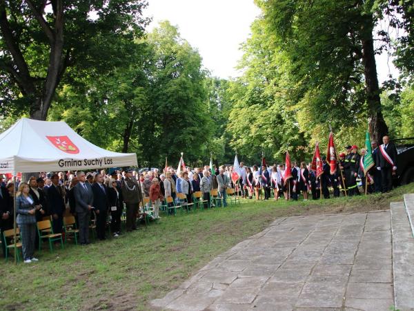 Uroczystości przy Pomniku Ofiar Faszyzmu w Łagiewnikach fot. UG w Suchym Lesie - kliknij aby powiększyć