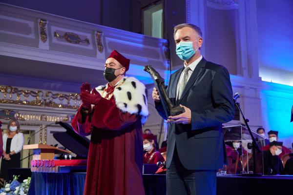 Marszałek Marek Woźniak wziął udział w inauguracjach roku akademickiego Uniwersytetu im. Adama Mickiewicza w Poznaniu Uniwersytetu Medycznego im. Karola Marcinkowskiego w Poznaniu oraz Politechniki Poznańskiej.- kliknij aby powiększyć