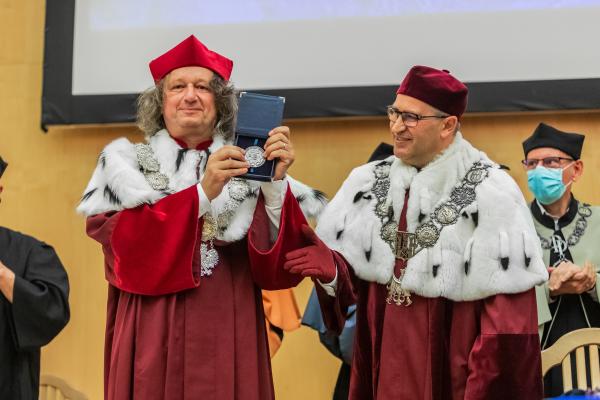 Marszałek Marek Woźniak wziął udział w inauguracjach roku akademickiego Uniwersytetu im. Adama Mickiewicza w Poznaniu Uniwersytetu Medycznego im. Karola Marcinkowskiego w Poznaniu oraz Politechniki Poznańskiej.- kliknij aby powiększyć