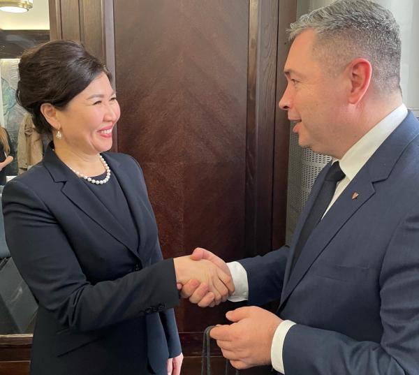 Wizyta gości z Kazachstanu - Jacek Bogusławski i Larisa Dzhumagaliyeva Zastępczyni Przewodniczącego Komitetu ds. Inwestycji w Ministerstwie Spraw Zagranicznych Kazachstanu. - kliknij aby powiększyć