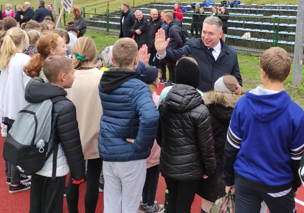 Dzięki programom Szatnia na Medal czy Programowi Lekkoatletycznemu gminy z województwa wielkopolskiego maja szansę na budowanie nowoczesnej infrastruktury sportowej. - kliknij aby powiększyć