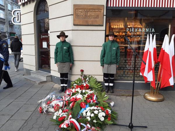 23 października Wicemarszałek Województwa Wielkopolskiego Wojciech Jankowiak reprezentował Wielkopolan podczas odbywających się w stolicy regionu uroczystości z okazji 65. rocznicy wybuchu Powstania Węgierskiego w 1956 roku kiedy to Węgrzy wyszli na ulice aby przeciwstawić się komunistycznemu reżimowi ale również aby wyrazić solidarność z Polakami.- kliknij aby powiększyć