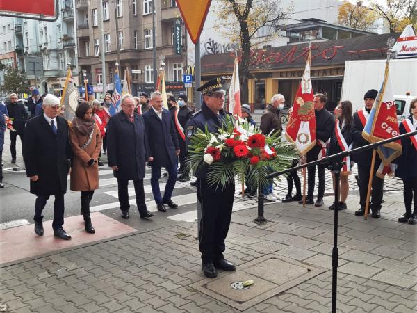 23 października Wicemarszałek Województwa Wielkopolskiego Wojciech Jankowiak reprezentował Wielkopolan podczas odbywających się w stolicy regionu uroczystości z okazji 65. rocznicy wybuchu Powstania Węgierskiego w 1956 roku kiedy to Węgrzy wyszli na ulice aby przeciwstawić się komunistycznemu reżimowi ale również aby wyrazić solidarność z Polakami.- kliknij aby powiększyć
