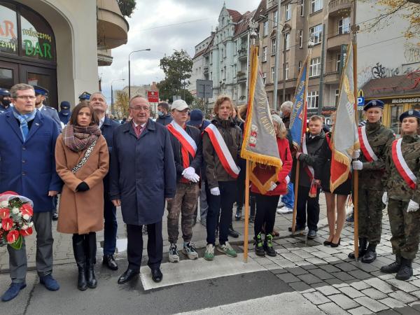 23 października Wicemarszałek Województwa Wielkopolskiego Wojciech Jankowiak reprezentował Wielkopolan podczas odbywających się w stolicy regionu uroczystości z okazji 65. rocznicy wybuchu Powstania Węgierskiego w 1956 roku kiedy to Węgrzy wyszli na ulice aby przeciwstawić się komunistycznemu reżimowi ale również aby wyrazić solidarność z Polakami.- kliknij aby powiększyć