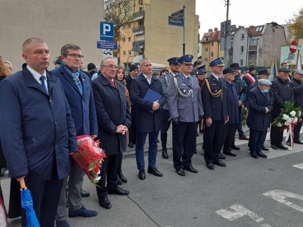 23 października Wicemarszałek Województwa Wielkopolskiego Wojciech Jankowiak reprezentował Wielkopolan podczas odbywających się w stolicy regionu uroczystości z okazji 65. rocznicy wybuchu Powstania Węgierskiego w 1956 roku kiedy to Węgrzy wyszli na ulice aby przeciwstawić się komunistycznemu reżimowi ale również aby wyrazić solidarność z Polakami.- kliknij aby powiększyć
