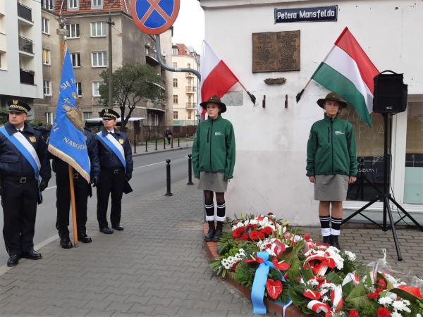 23 października Wicemarszałek Województwa Wielkopolskiego Wojciech Jankowiak reprezentował Wielkopolan podczas odbywających się w stolicy regionu uroczystości z okazji 65. rocznicy wybuchu Powstania Węgierskiego w 1956 roku kiedy to Węgrzy wyszli na ulice aby przeciwstawić się komunistycznemu reżimowi ale również aby wyrazić solidarność z Polakami.- kliknij aby powiększyć
