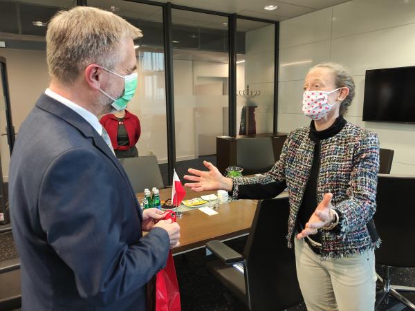 Rozmową o sympatii Ambasador Kanady do stolicy Wielkopolski rozpoczęło się pierwsze spotkanie Marka Woźniaka Marszałka Województwa Wielkopolskiego z Jej Ekscelencją Leslie Scanlon które odbyło się 3 listopada w siedzibie Urzędu Marszałkowskiego.- kliknij aby powiększyć
