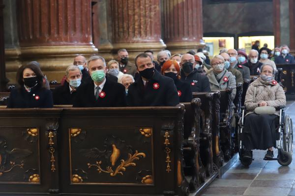11 listopada Marszałek Marek Woźniak wziął również udział w mszy oraz uroczystościach z okazji Narodowego Święta Niepodległości które odbyły się na placu Wolności w Poznaniu. Ich organizatorem był Wojewoda Wielkopolski Michał Zieliński.- kliknij aby powiększyć