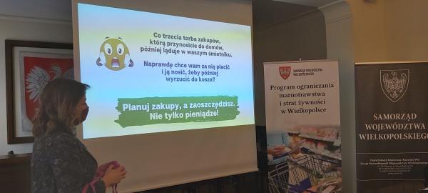 Konferencja w Krotoszynie - Sylwia Majcher dziennikarka i propagatorka ekologiczna- kliknij aby powiększyć