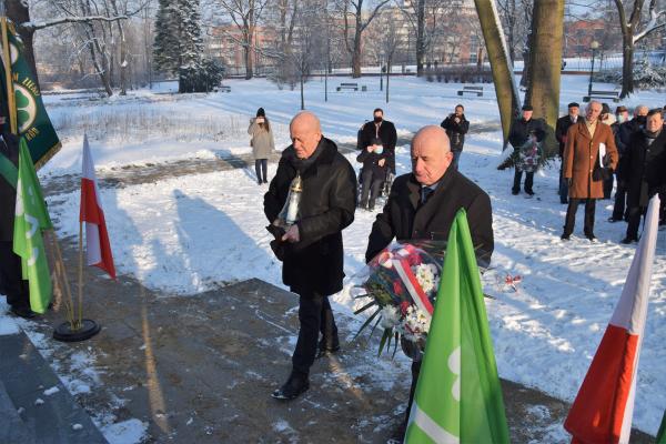 Wicemarszałek Województwa Wielkopolskiego Wojciech Jankowiak reprezentował Wielkopolan podczas tradycyjnych Wielkopolskich Zaduszek Mikołajczykowskich które odbywały się w Poznaniu w sobotę 13 grudnia. Ponadto jako prezes Zarządu Głównego Towarzystwa im. Stanisława Mikołajczyka był współorganizatorem tego wydarzenia. Tegoroczne Zaduszki przypadły w jubileuszowym roku 120 rocznicy urodzin i 55 rocznicy śmierci Stanisława Mikołajczyka.- kliknij aby powiększyć