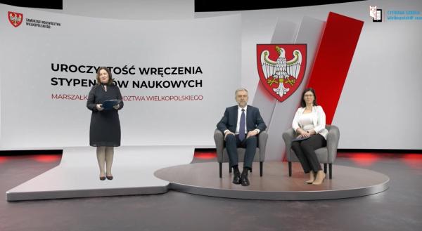 Od lewej: Dorota Kinal Marszałek Marek Woźniak i Paulina Stochniałek - kliknij aby powiększyć