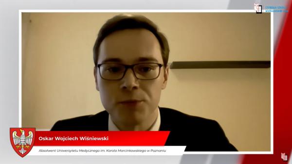 Oskar Wiśniewski absolwent UM w Poznaniu  - kliknij aby powiększyć