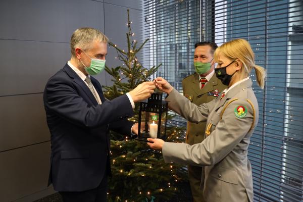 Betlejemskie Światełko Pokoju przekazane- kliknij aby powiększyć