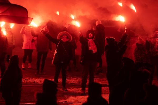 27 grudnia w dniu 103. rocznicy wybuchu Powstania Wielkopolskiego Marek Woźniak Marszałek Województwa Wielkopolskiego – gospodarz centralnych obchodów – wraz z Prezydentem Rzeczypospolitej Polskiej Andrzejem Dudą który przybył dziś do Poznania na zaproszenie Marszałka i Tadeusza Musiała Prezesa Towarzystwa Pamięci Powstania Wielkopolskiego 1918/1919 – współgospodarza uroczystości złożyli kwiaty przy pomniku Powstańców Wielkopolskich. Dzień wybuchu Wielkopolskiej Insurekcji  po raz pierwszy w historii obchodzony jest jako Narodowy Dzień Zwycięskiego Powstania Wielkopolskiego.- kliknij aby powiększyć