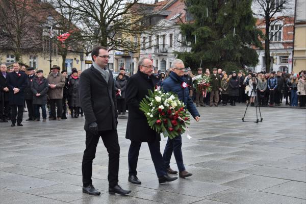 Uroczystości przed pomnikiem Powstańca Wielkopolskiego - kliknij aby powiększyć
