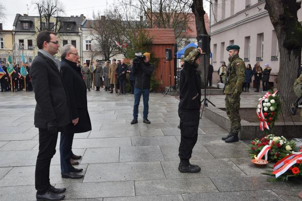 Uroczystości przed pomnikiem Powstańca Wielkopolskiego - kliknij aby powiększyć