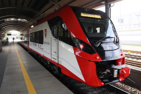 Przypominamy że Województwo Wielkopolskie - organizator kolejowych przewozów pasażerskich prowadzi obecnie badanie potrzeb przewozowych w związku z projektowaniem rozkładu jazdy pociągów edycji 2022/2023. Wnioski można składać do 31 stycznia. - kliknij aby powiększyć