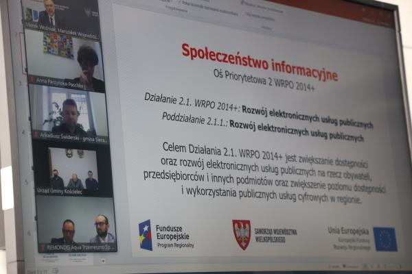 Coraz więcej wielkopolskich samorządów wdraża dla swoich mieszkańców i przedsiębiorców e-usługi. Zarząd Województwa Wielkopolskiego postanowił przeznaczyć dodatkowe wsparcie na ich rozwój. To ponad 22 mln zł pochodzące z puli środków unijnych. – Musimy uczynić dostęp do urzędów i wszelkich procedur łatwiejszym – mówi Marszałek Marek Woźniak. - kliknij aby powiększyć