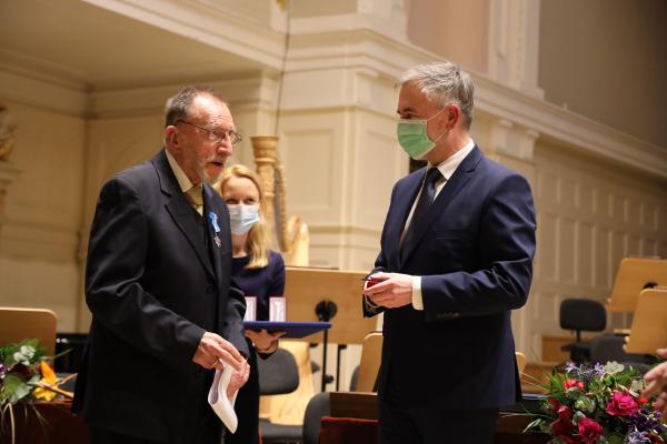 Marszałek Marek Woźniak wziął udział w Gali z okazji 165. rocznicy pierwszego Walnego Zebrania Poznańskiego Towarzystwa Przyjaciół Nauk. W trakcie uroczystości Marszałek wręczył wielkopolskim naukowcom Odznaki Honorowe Za zasługi dla województwa wielkopolskiego najwyższe regionalne odznaczenie.- kliknij aby powiększyć