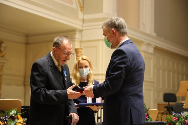 Marszałek Marek Woźniak wziął udział w Gali z okazji 165. rocznicy pierwszego Walnego Zebrania Poznańskiego Towarzystwa Przyjaciół Nauk. W trakcie uroczystości Marszałek wręczył wielkopolskim naukowcom Odznaki Honorowe Za zasługi dla województwa wielkopolskiego najwyższe regionalne odznaczenie.- kliknij aby powiększyć