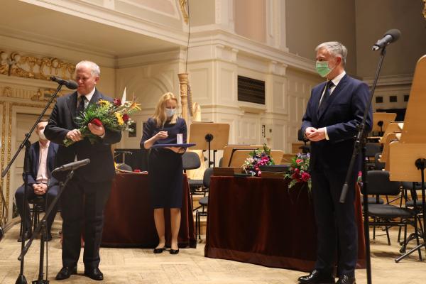 Marszałek Marek Woźniak wziął udział w Gali z okazji 165. rocznicy pierwszego Walnego Zebrania Poznańskiego Towarzystwa Przyjaciół Nauk. W trakcie uroczystości Marszałek wręczył wielkopolskim naukowcom Odznaki Honorowe Za zasługi dla województwa wielkopolskiego najwyższe regionalne odznaczenie.- kliknij aby powiększyć
