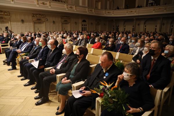 Marszałek Marek Woźniak wziął udział w Gali z okazji 165. rocznicy pierwszego Walnego Zebrania Poznańskiego Towarzystwa Przyjaciół Nauk. W trakcie uroczystości Marszałek wręczył wielkopolskim naukowcom Odznaki Honorowe Za zasługi dla województwa wielkopolskiego najwyższe regionalne odznaczenie.- kliknij aby powiększyć