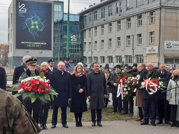 Wicemarszałek Wojciech Jankowiak reprezentował Samorząd Województwa Wielkopolskiego podczas uroczystości z okazji 80 rocznicy Akcji Bollwerk w ramach której żołnierze Armii Krajowej i mieszkańcy Chwaliszewa zniszczyli magazyny Wehrmachtu w poznańskim porcie rzecznym. Obchody odbyły się 20 lutego przy pomniku Akcji Bollwerk na terenie dawnego portu rzecznego przy ul. Estkowskiego w Poznaniu. - kliknij aby powiększyć