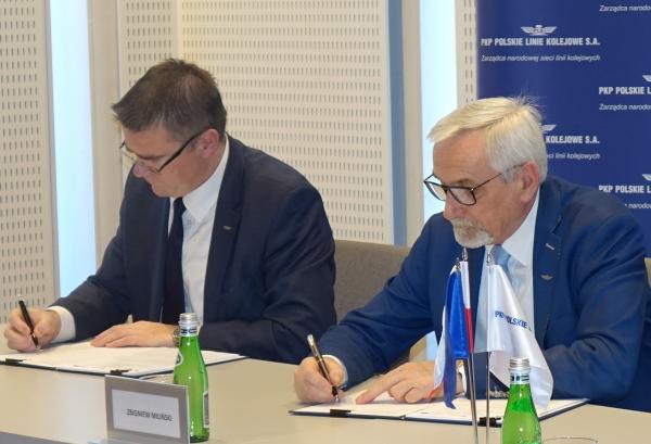 Podpisanie umowy ws. projektu PKP PLK dot. linii kolejowej 356 na odcinku Wągrowiec - Gołańcz - granica województwa- kliknij aby powiększyć