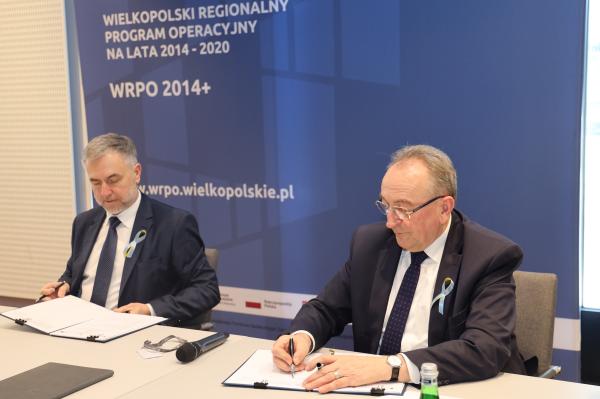 Podpisanie umowy ws. projektu PKP PLK dot. linii kolejowej 356 na odcinku Wągrowiec - Gołańcz - granica województwa- kliknij aby powiększyć