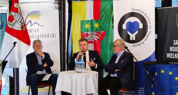 O Krajowym Planie Odbudowy praworządności funduszach unijnych ale przede wszystkim o sytuacji w Ukrainie i jej wpływie na polską gospodarkę rozmawiał Jacek Bogusławski Członek Zarządu Województwa Wielkopolskiego na Konferencji UE&ME która odbyła się 11 marca w Międzyrzeczu.- kliknij aby powiększyć
