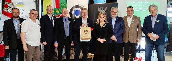O Krajowym Planie Odbudowy praworządności funduszach unijnych ale przede wszystkim o sytuacji w Ukrainie i jej wpływie na polską gospodarkę rozmawiał Jacek Bogusławski Członek Zarządu Województwa Wielkopolskiego na Konferencji UE&ME która odbyła się 11 marca w Międzyrzeczu.- kliknij aby powiększyć