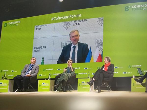 Marszałek Województwa Wielkopolskiego Marek Woźniak wziął w piątek 18 marca udział w debacie na temat Europejskiego Zielonego Ładu oraz sprawiedliwej transformacji która odbyła się w ramach 8. Forum Kohezyjnego. Ta dwudniowa konferencja dotycząca unijnej polityki spójności została zorganizowana przez Komisję Europejską na miesiąc po publikacji 8. sprawozdania na temat spójności.- kliknij aby powiększyć