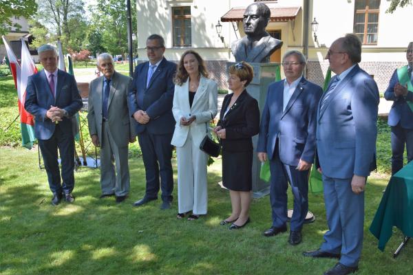 Wicemarszałek Województwa Wielkopolskiego Wojciech Jankowiak wziął udział w dorocznych obchodach Święta Ludowego które zorganizowane zostały w niedzielę 5 czerwca na terenie Muzeum Narodowego Rolnictwa i Przemysłu Rolno-Spożywczego w Szreniawie będącego instytucją kultury Samorządu Województwa Wielkopolskiego.- kliknij aby powiększyć