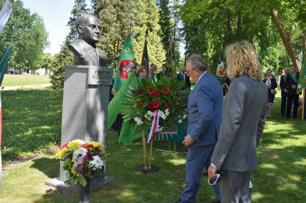 Wicemarszałek Województwa Wielkopolskiego Wojciech Jankowiak wziął udział w dorocznych obchodach Święta Ludowego które zorganizowane zostały w niedzielę 5 czerwca na terenie Muzeum Narodowego Rolnictwa i Przemysłu Rolno-Spożywczego w Szreniawie będącego instytucją kultury Samorządu Województwa Wielkopolskiego.- kliknij aby powiększyć