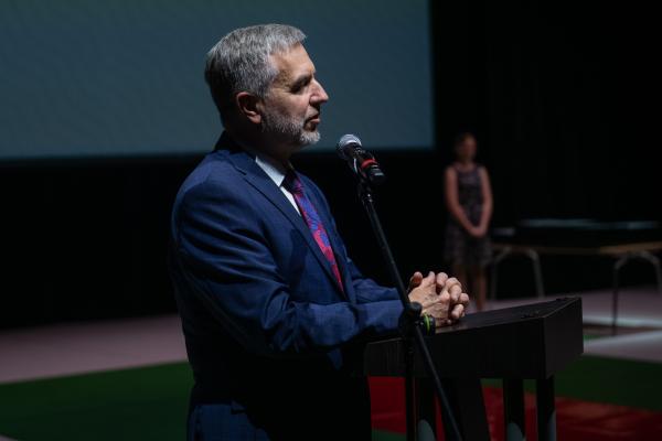 W siedzibie Polskiego Teatru Tańca Marszałek Marek Woźniak wręczył nagrody oraz stypendia ludziom kultury. Wyróżnienia te trafiły do rąk zarówno artystów jak i osób upowszechniających oraz chroniących kulturę w całej Wielkopolsce.- kliknij aby powiększyć