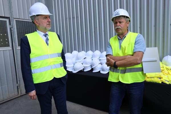 Marszałek Marek Woźniak oraz Jacek Bogusławski Członek Zarządu Województwa Wielkopolskiego wzięli udział w uroczystości otwarcia bloku biomasowego w Elektrowni Konin. To jedna z najważniejszych zielonych inwestycji w Wielkopolsce.- kliknij aby powiększyć