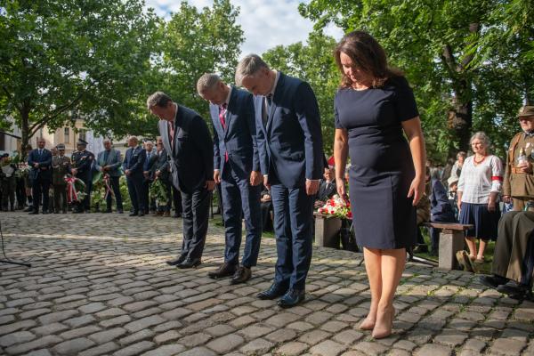 Marszałek Marek Woźniak oddał hołd uczestnikom Powstania Warszawskiego - kliknij aby powiększyć