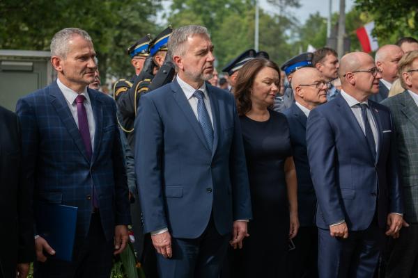 Marszałek Marek Woźniak oddał hołd uczestnikom Powstania Warszawskiego - kliknij aby powiększyć