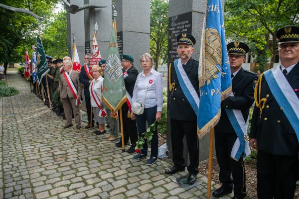 Uroczystości upamiętniające uczestników Powstania Warszawskiego - kliknij aby powiększyć