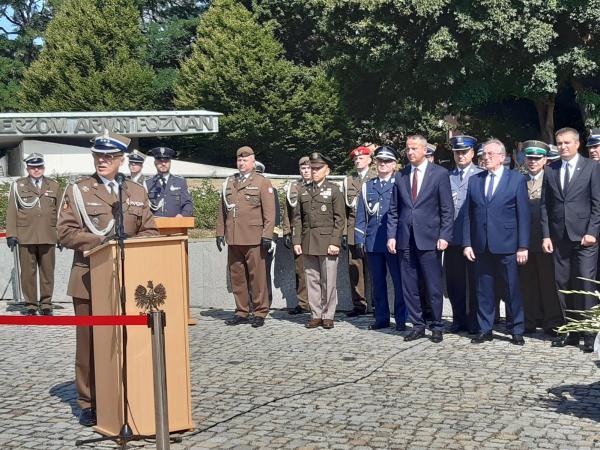 Wojciech Jankowiak Wicemarszałek Województwa Wielkopolskiego wziął udział w wojewódzkich obchodach Święta Wojska Polskiego.- kliknij aby powiększyć