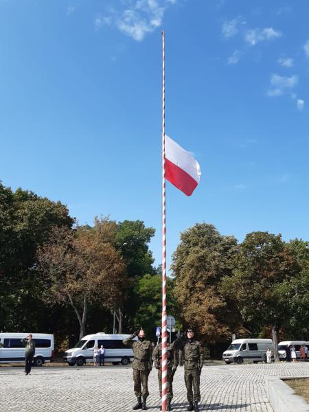 Wojciech Jankowiak Wicemarszałek Województwa Wielkopolskiego wziął udział w wojewódzkich obchodach Święta Wojska Polskiego.- kliknij aby powiększyć