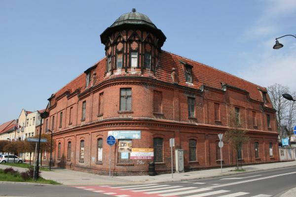 W ubiegłym roku Województwo Wielkopolskie kupiło budynek dawnej octowni w Lesznie. To w nim Muzeum Okręgowe będzie miało swoją nową siedzibę.

Fot. Jakub Piwoński- kliknij aby powiększyć